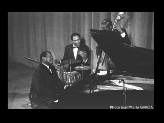 PETERSON Oscar Trio 6 with Bobby Durham (dms).jpg